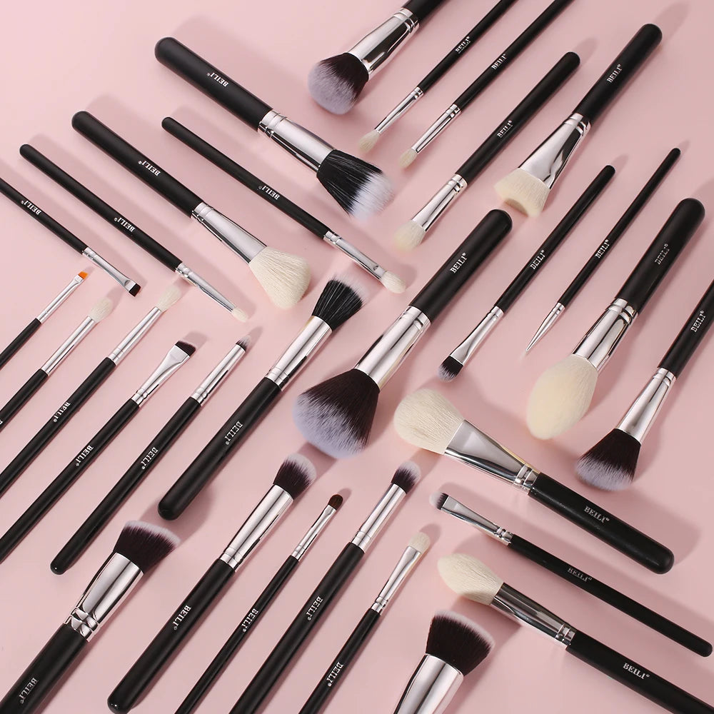 Kit profissional de pincéis para base e sombra para maquiagem.