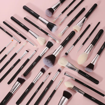 Kit profissional de pincéis para base e sombra para maquiagem.
