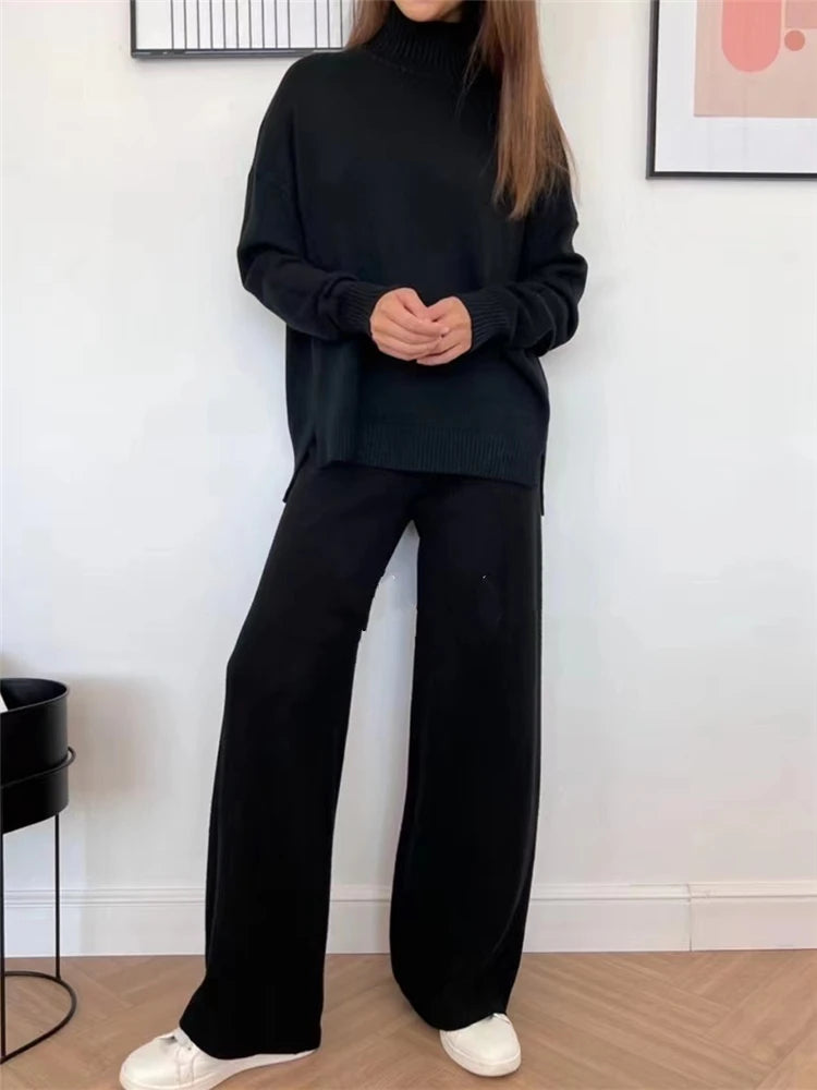 Conjunto de moletom feminino de duas peças em malha – gola alta e calça jogger.