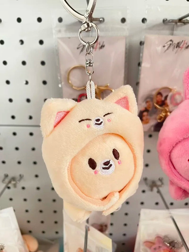 Novo chaveiro de pelúcia SKZOO, pingente de boneco, acessório para mochila, chaveiro de pelúcia com capa da Academia de Magia, brinquedo infantil, presente para fãs.