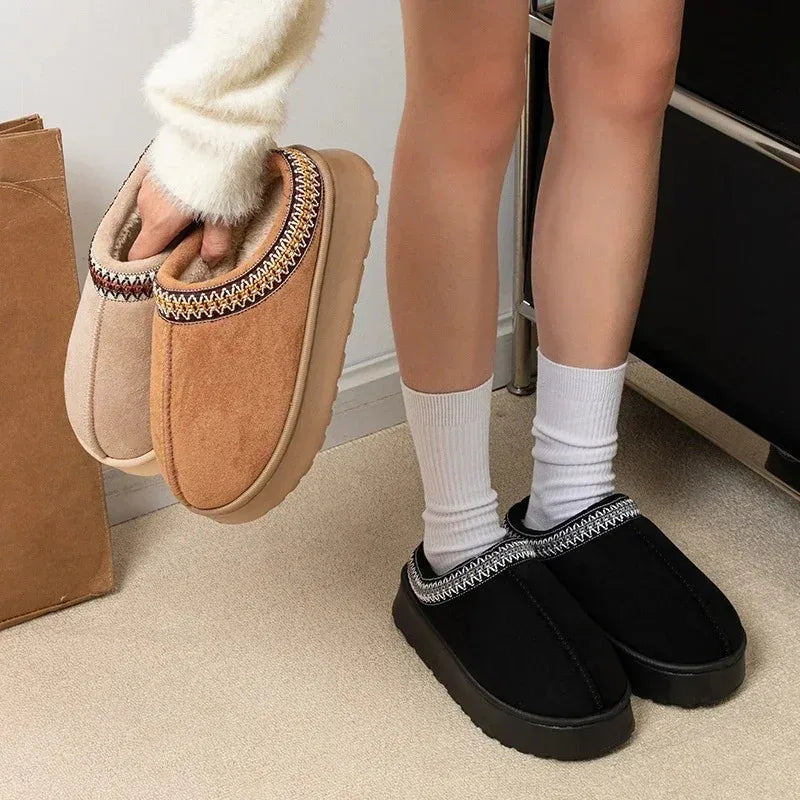 Pantufas de inverno femininas - Pantufas de pelúcia bordadas e antiderrapantes para uso interno com sola grossa.