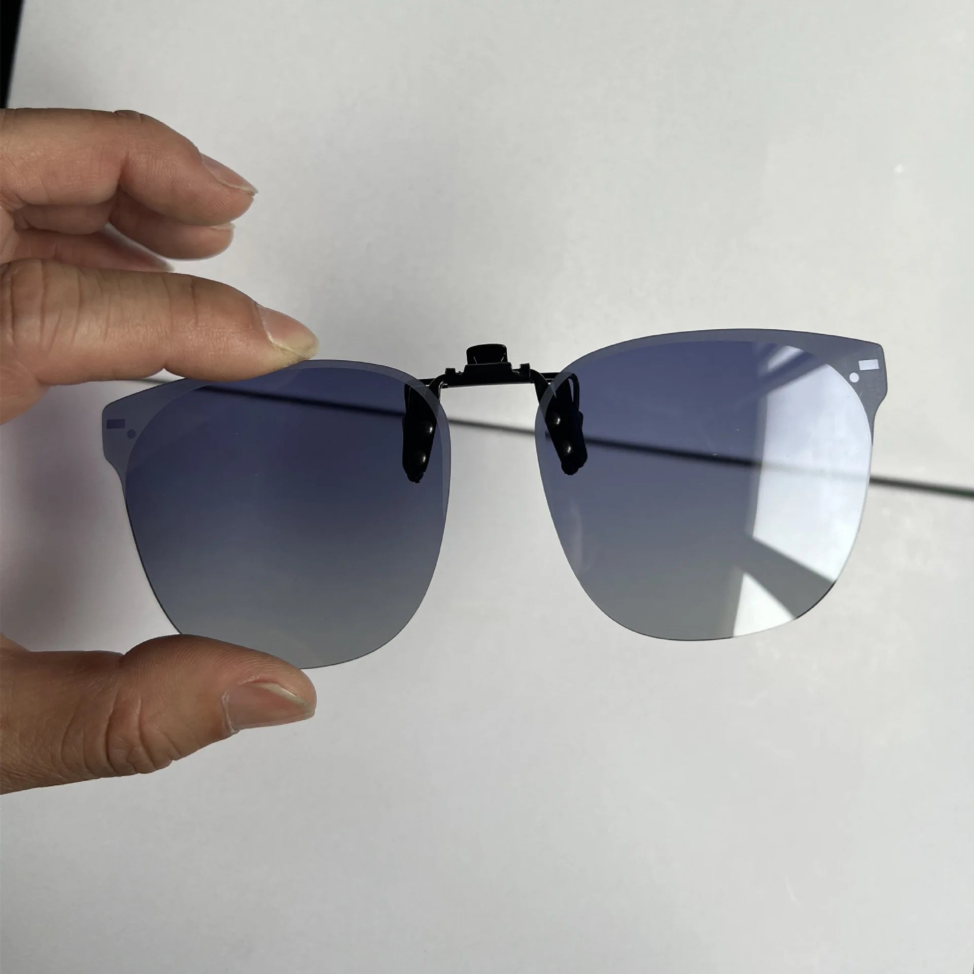🕶️ 45% DE DESCONTO! Óculos de Sol Clip-On Polarizados - Flip-Up UV400 para Dirigir e Pescar