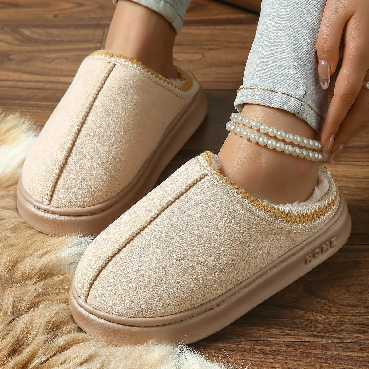 Pantufas de inverno femininas - Pantufas de pelúcia bordadas e antiderrapantes para uso interno com sola grossa.