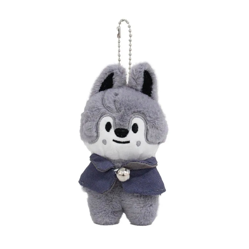 Novo chaveiro de pelúcia SKZOO, pingente de boneco, acessório para mochila, chaveiro de pelúcia com capa da Academia de Magia, brinquedo infantil, presente para fãs.